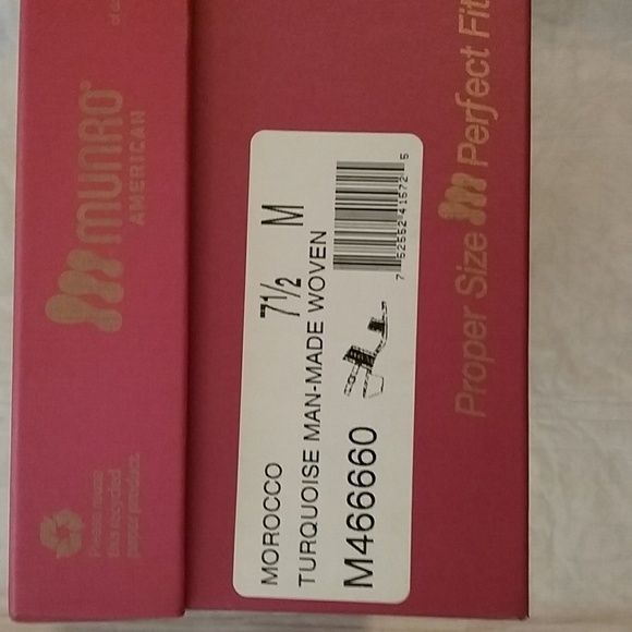 Munro American NIB Sandals, 7.5, turquoise - Picture 6 of 6